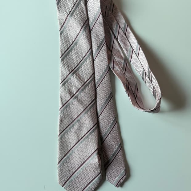 펜디 핑크 스트라이프 넥타이