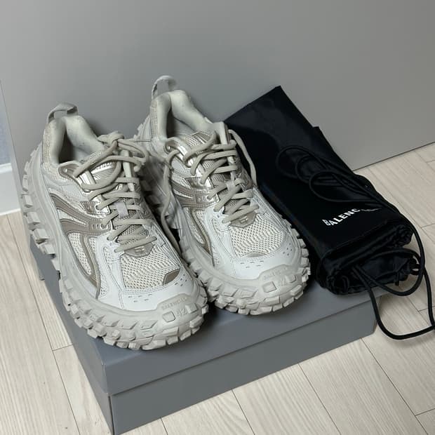 발렌시아가 디펜더 42