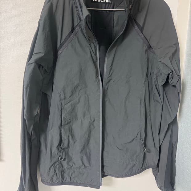 미스치프 바람막이