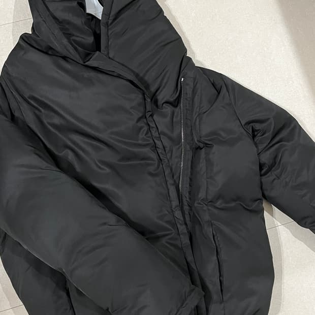 아야즈스튜디오 DKNY 비대칭 하이넥 패딩