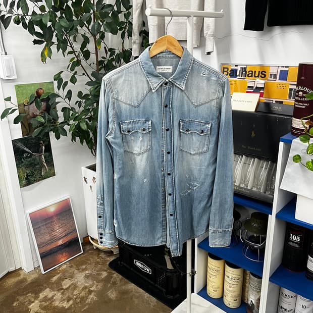 생로랑 디스트레스드 데님셔츠 S