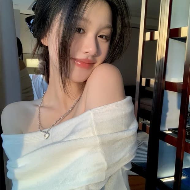 화이트 오프숄더 