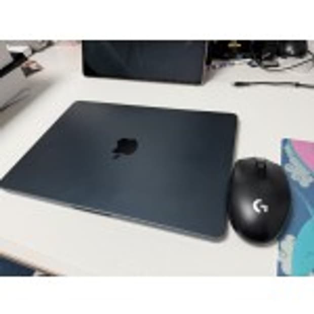 맥북에어 13, M4 chip, 16GB ram, 256 GB.