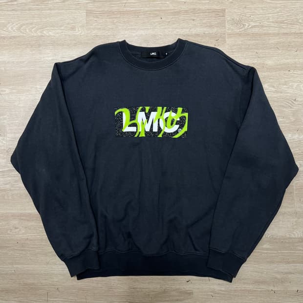 LMC 엘엠씨 그래피티 빅로고 프린팅 맨투맨 [블랙] M/95