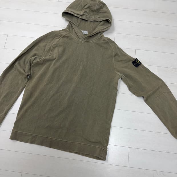 스톤아일랜드 후드티 L 사이즈  사진찍고 절대 안입습니다  상태 8.0/
