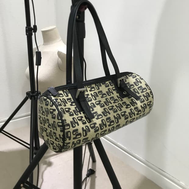 B point pattern beige barrel bag
