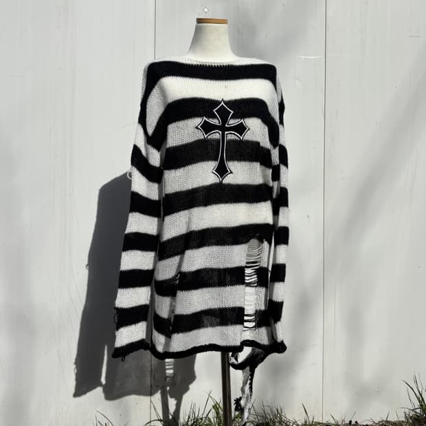 빈티지 크로스 패치 디스트로이드 스트라이프 니트