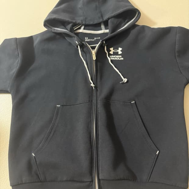 언더아머 후드집업