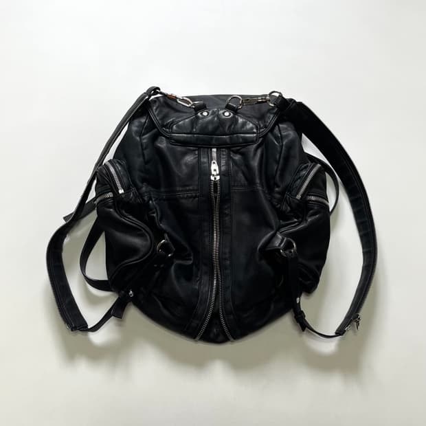 알렉산더왕의 스테디 제품인 마르티백 라지사이즈