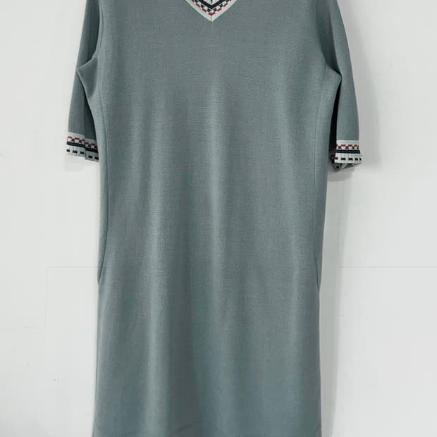 마인 브이넥 반팔 니트 원피스