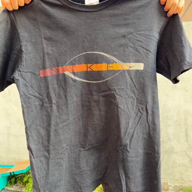 Nike 90s tee