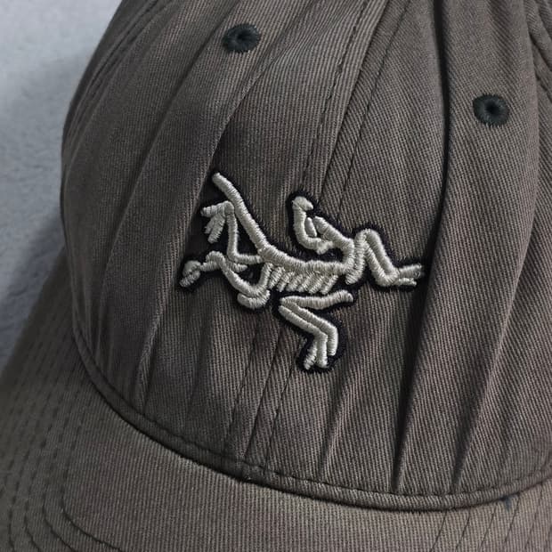 Arcteryx 아크테릭스 볼캡 빈티지 빅로고 카키