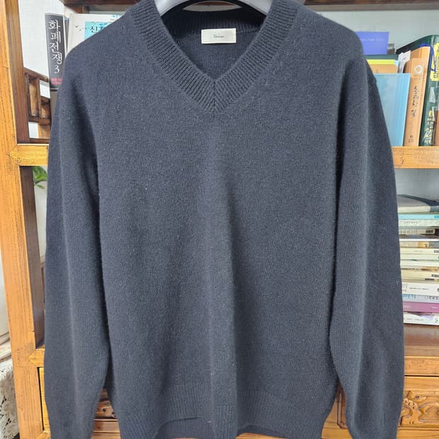 라쿤털 캐시미어 혼합 Verno 브이넥 니트 블랙 팔아요 m미디움 100