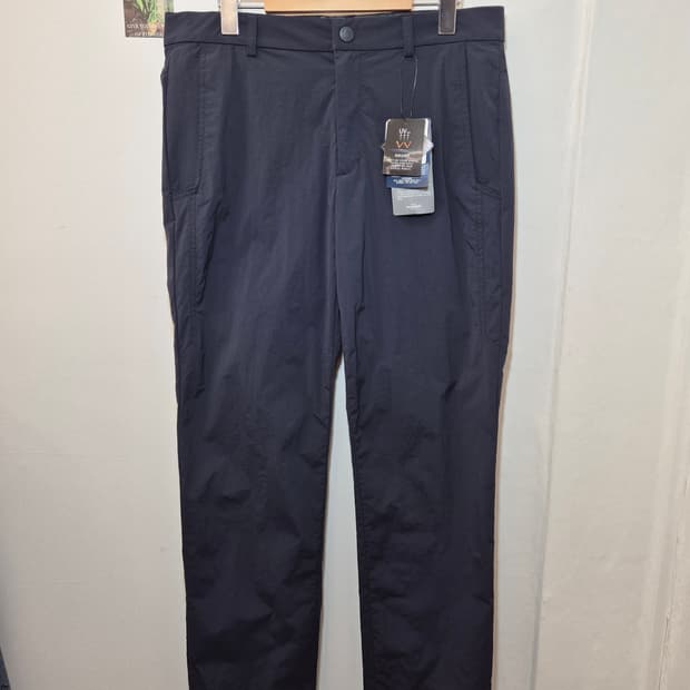 몽벨 남성 기능성 바지 네이비 색상이에요
사이즈는 84(33)