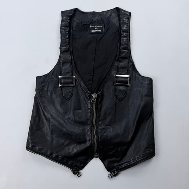 쟈딕앤볼테르 블랙 버클 디테일 양가죽 베스트