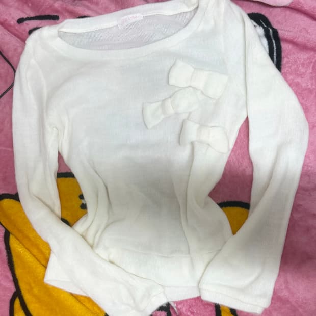 리즈리사 크림화이트 3리본 핀터깔 니트 엑시즈팜 라떼갸루 히메갸루