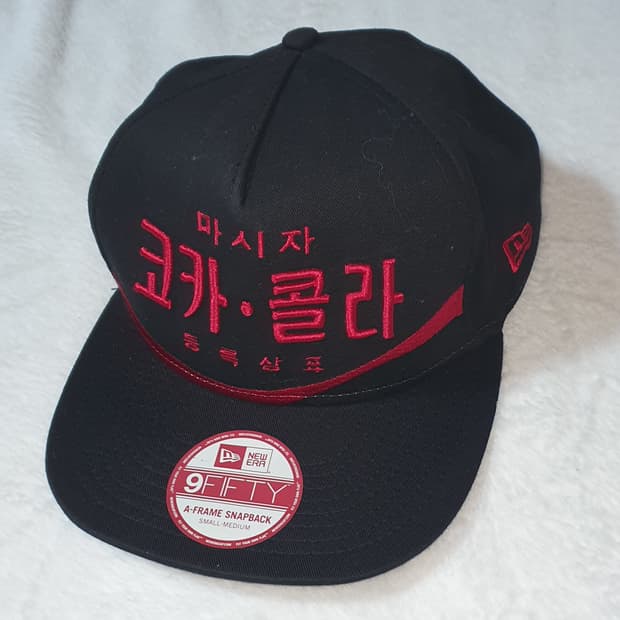 뉴에라한정판 코카콜라 한글판 블랙  S/M.coca cola Korean