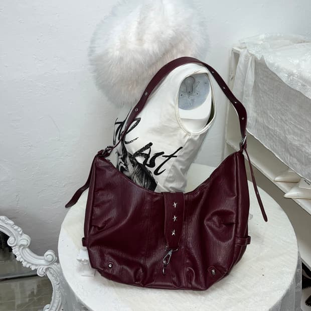 버건디 스타 스터드 포인트 숄더백