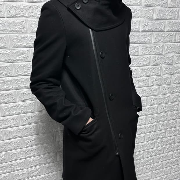 우영미 사선 사무라이 후드 울 코트