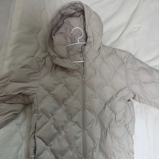 W유니클로 경량패딩 L