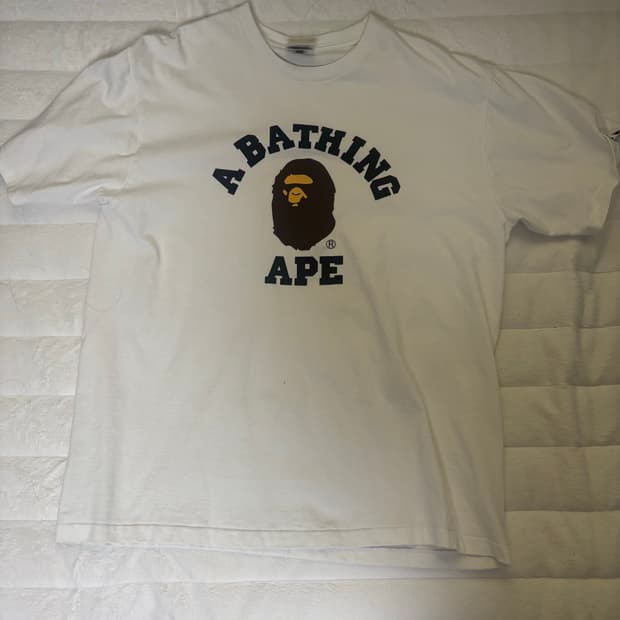 베이프 컬리지 티셔츠 반팔 xl 판매합니다