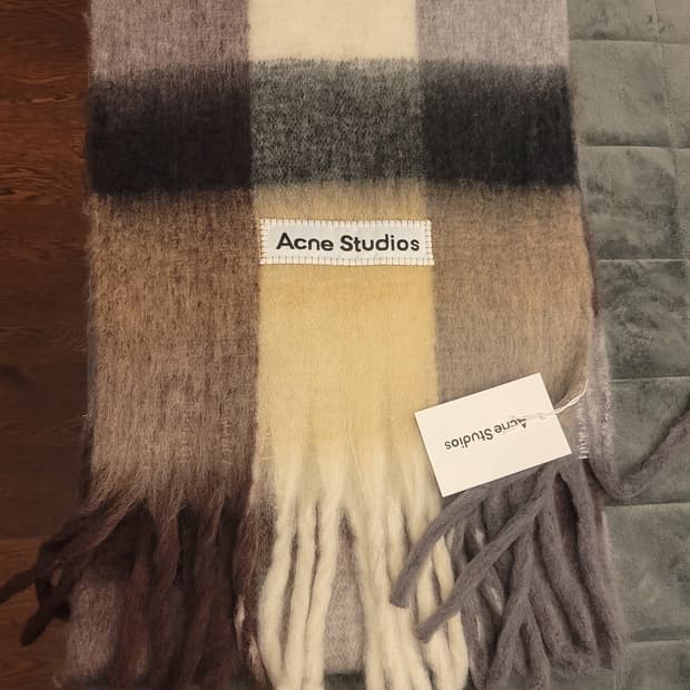 아크네 스튜디오 머플러