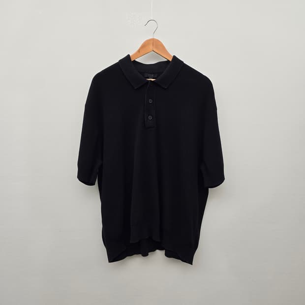 COS 코스 블랙 반팔 카라티