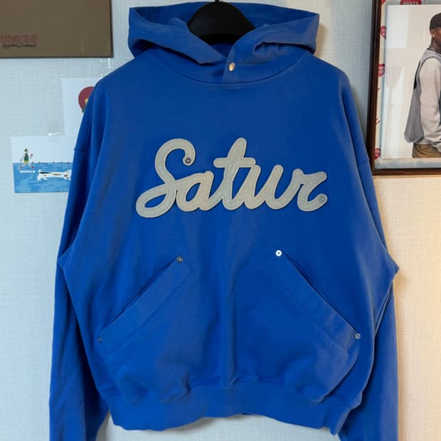 [L] 세터 루고 아플리케 리벳 후드티 블루