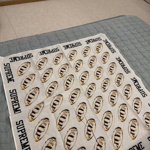 슈프림 X M.O.P. 반다나 화이트