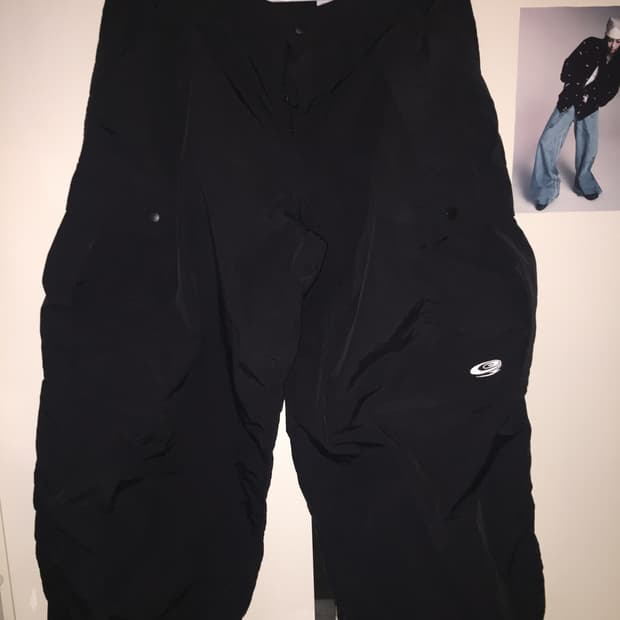REVERSE DEEP TUCK CARGO PANTS