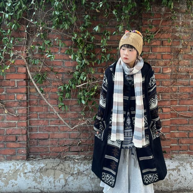 블랙 겨울패턴 후드 롱 코트