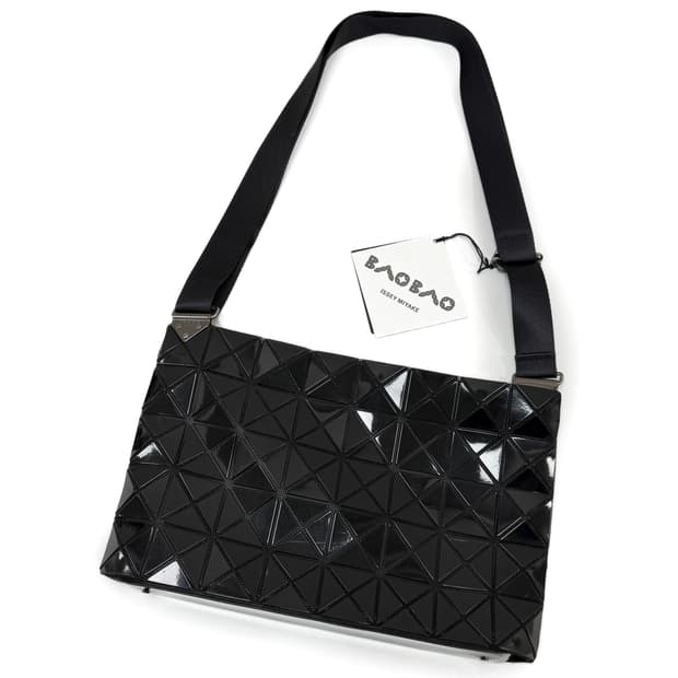 바오바오 이세이미야케 루센트 지퍼 숄더백