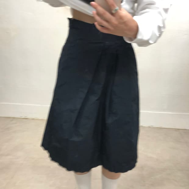 질샌더 나일론 미디 스커트