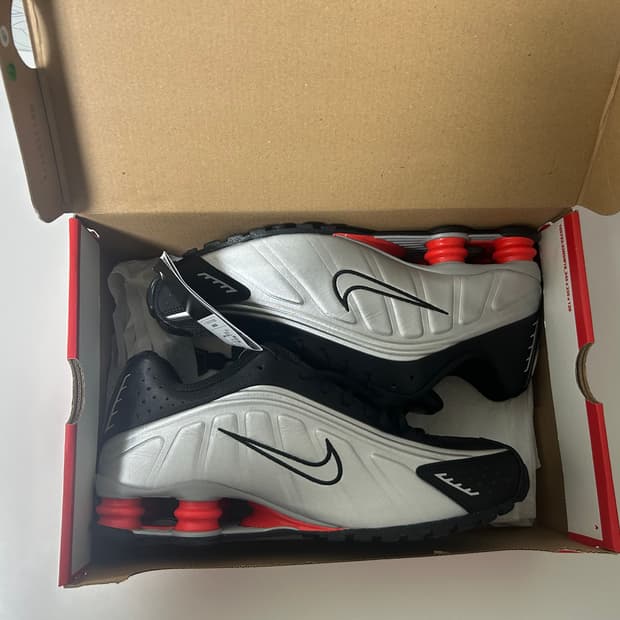 나이키 샥스 r4 메탈릭 실버 레드 290