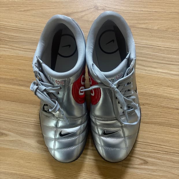 나이키 토탈 90 메탈릭실버 유니버시티 레드 250