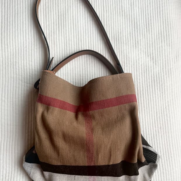 [새 상품] 버버리 애쉬비 호보백