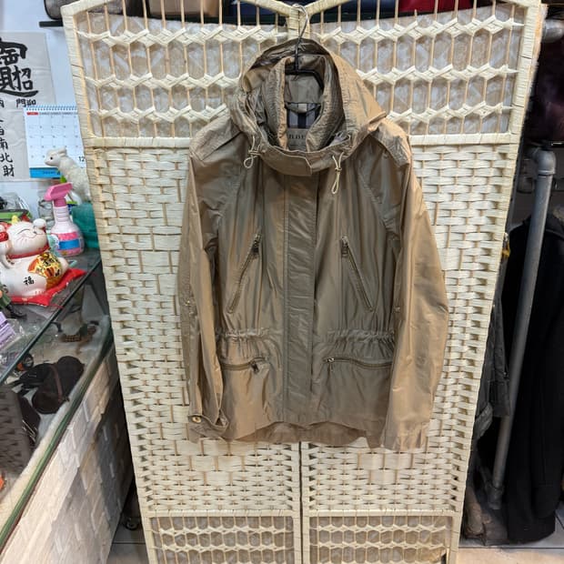 38/55-66 정품 버버리 탠브릿지 바람막이 팝니다