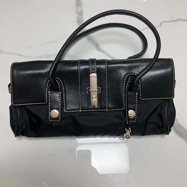 Y2K 빈티지  블랙 이스트웨스트 토트백