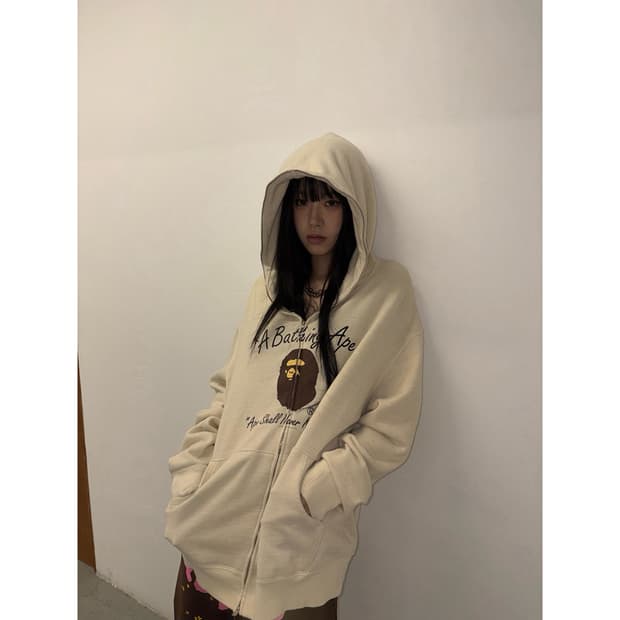 A BATHING APE Beige Logo Hoodie