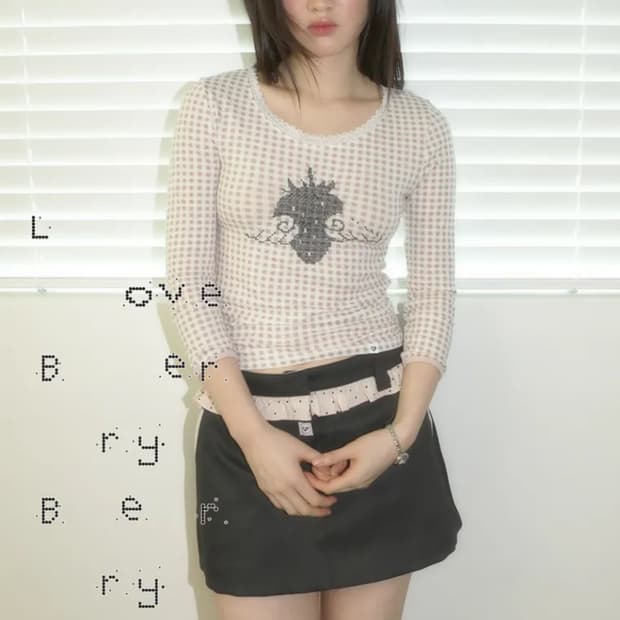 Strawberry Angel Race Neck T-shirt