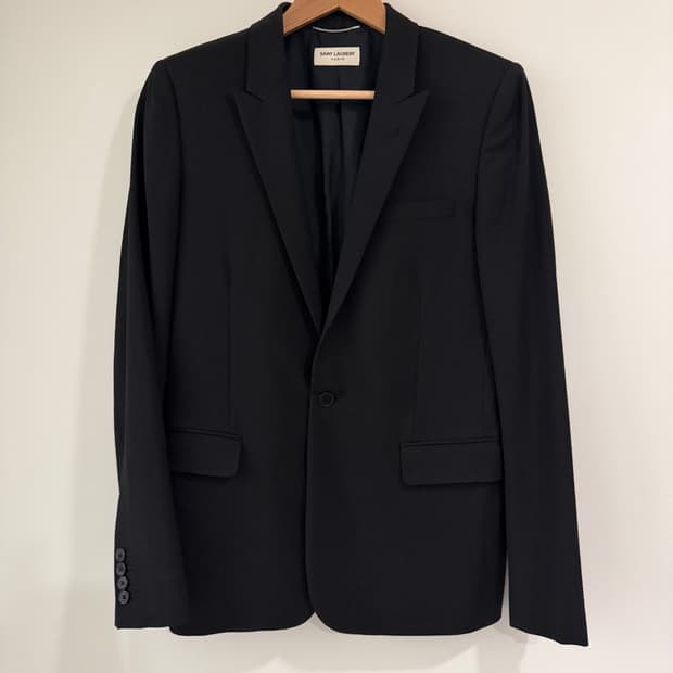 생로랑 클래식 블랙 테일러드 블레이저