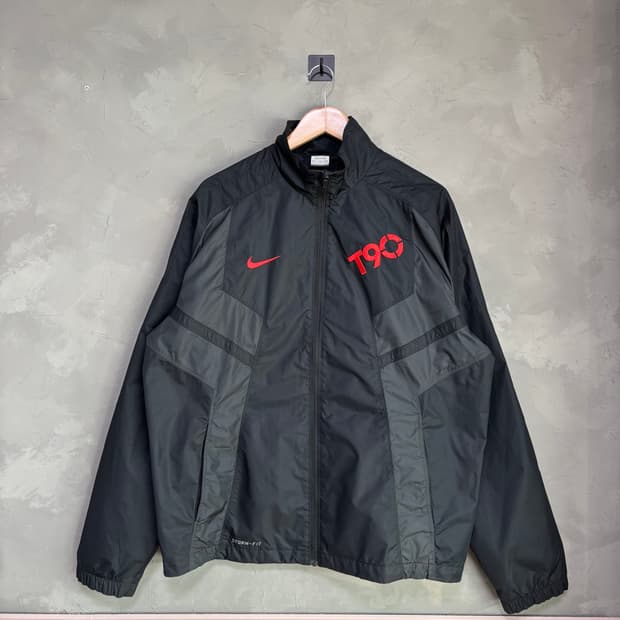 나이키 T90 스톰핏 바람막이