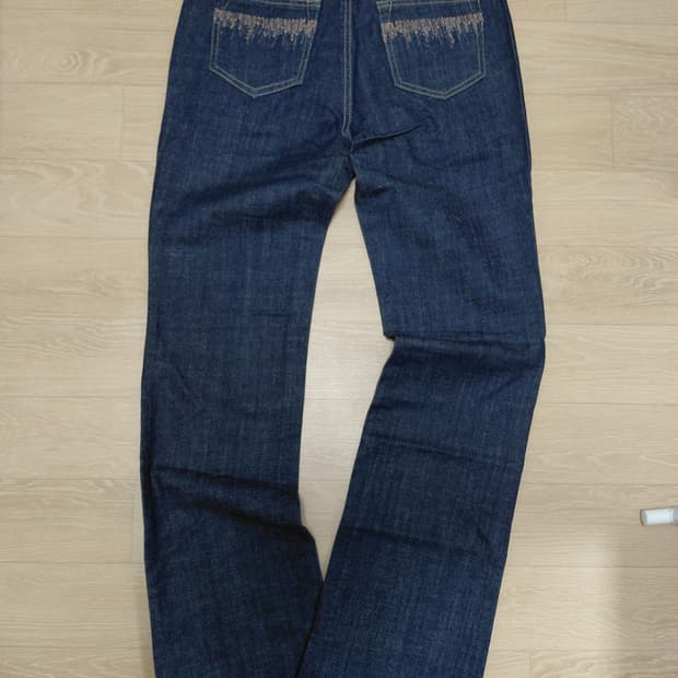 CUBUS 백스티치 스트레이트 인디고진