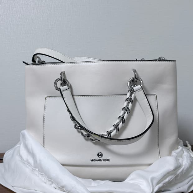 마이클코어 숄더백(화이트)