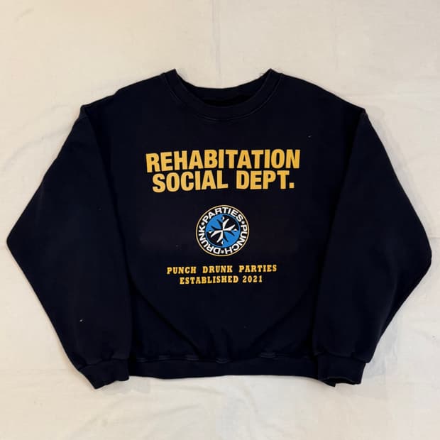 펀치드렁크파티스 맨투맨 스웻셔츠 네이비