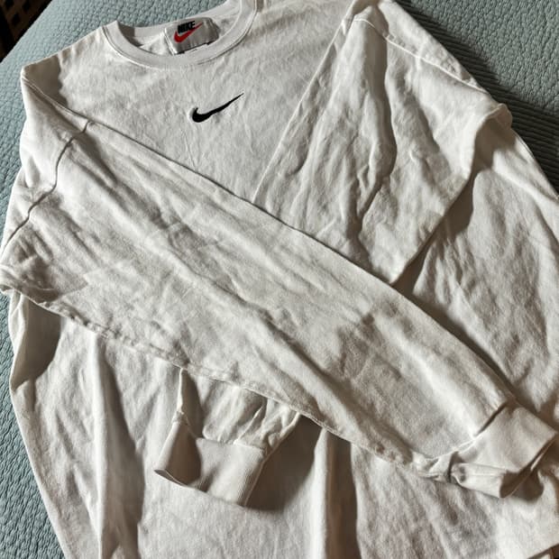 나이키 화이트 스우시 롱슬리브 (미국)