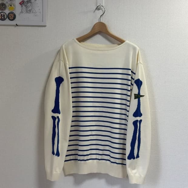 캐피탈 본 스트라이프 니트