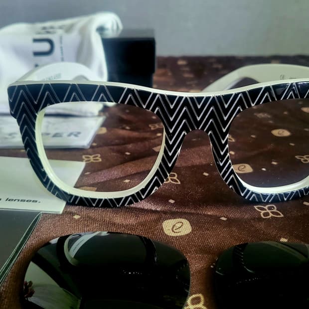 (미사용 새제품) SUPER  슈퍼 블랙&화이트 선글라스