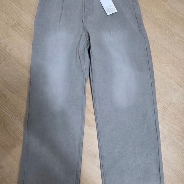 [새제품] 티아이포맨 세미 와이드 원턱 데님 팬츠 그레이 32