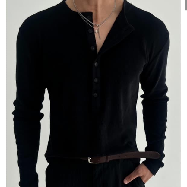 지트 크롭 헨리넥 6버튼 니트